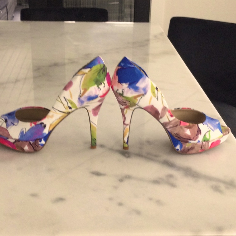 9M NWOB Floral Print Fergie Heels - Picture 8 of 10